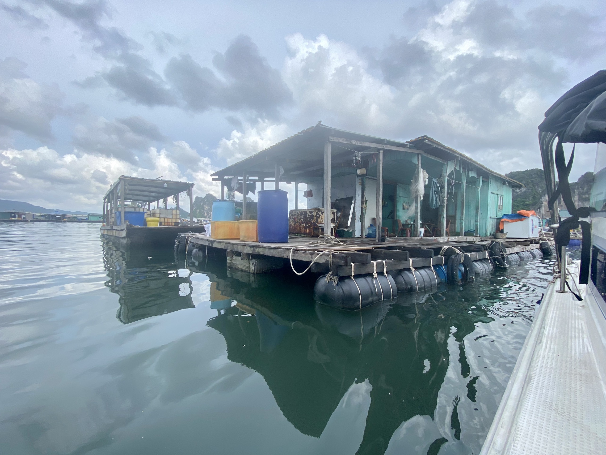 Thi công thiết kế nhà bè phao HDPE